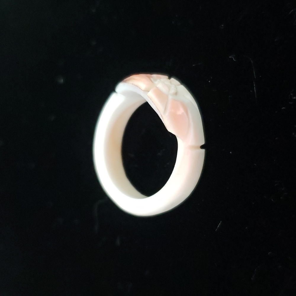 Vintage Carved Shell Ring 5.5